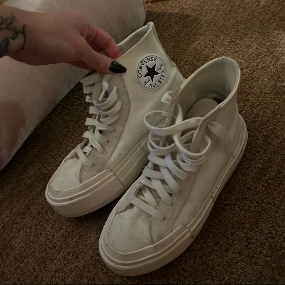 cream platform converse